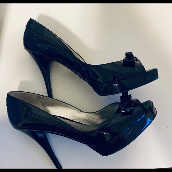Marc Jacobs Jeannie patent leather heel. - Picture 4 of 5